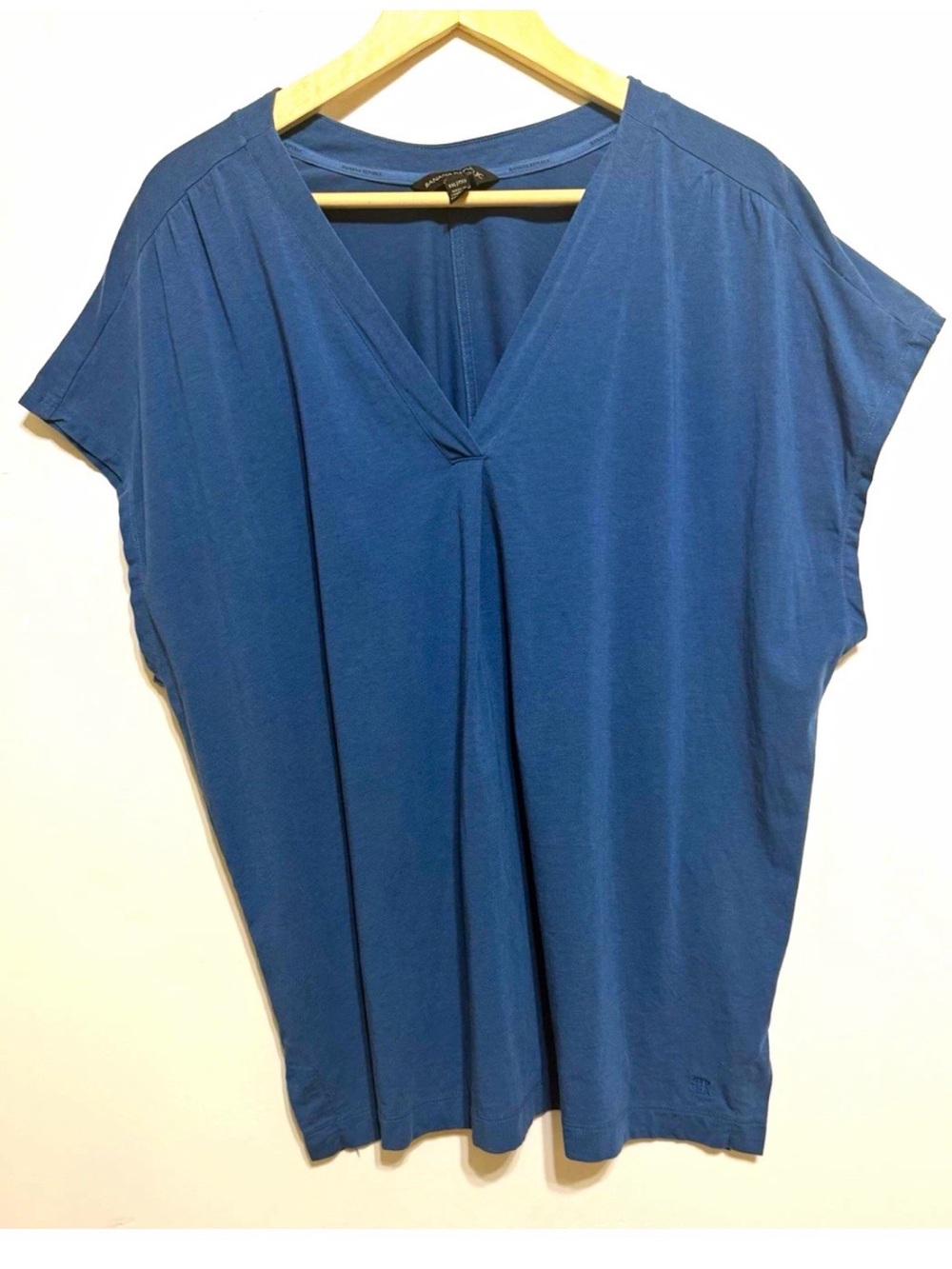 Banana Republic V-Neck pleated front relaxed fit blouse